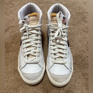 Nike Blazer Mid 77 White Black High-Top Sneakers shoes.  Women’s size 7.5